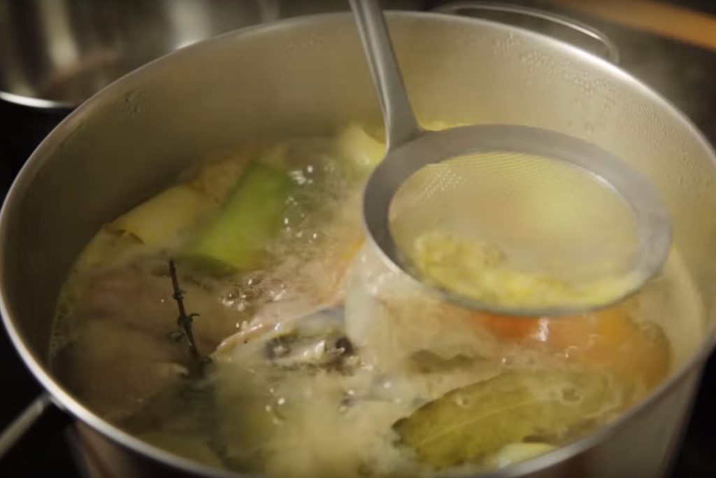 Sopa de huesos de caldo de pollo: receta casera deliciosa