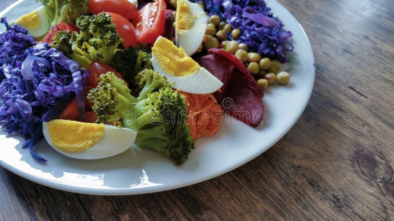 Ensalada de remolacha y quinoa con aderezo de jengibre y limón Ensalada de remolacha y quinoa con aderezo de jengibre y limón