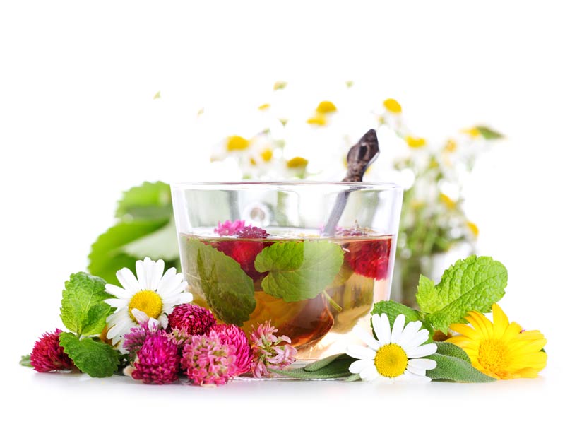 Infusión de hierbas relajantes: beneficios para estrés y sueño