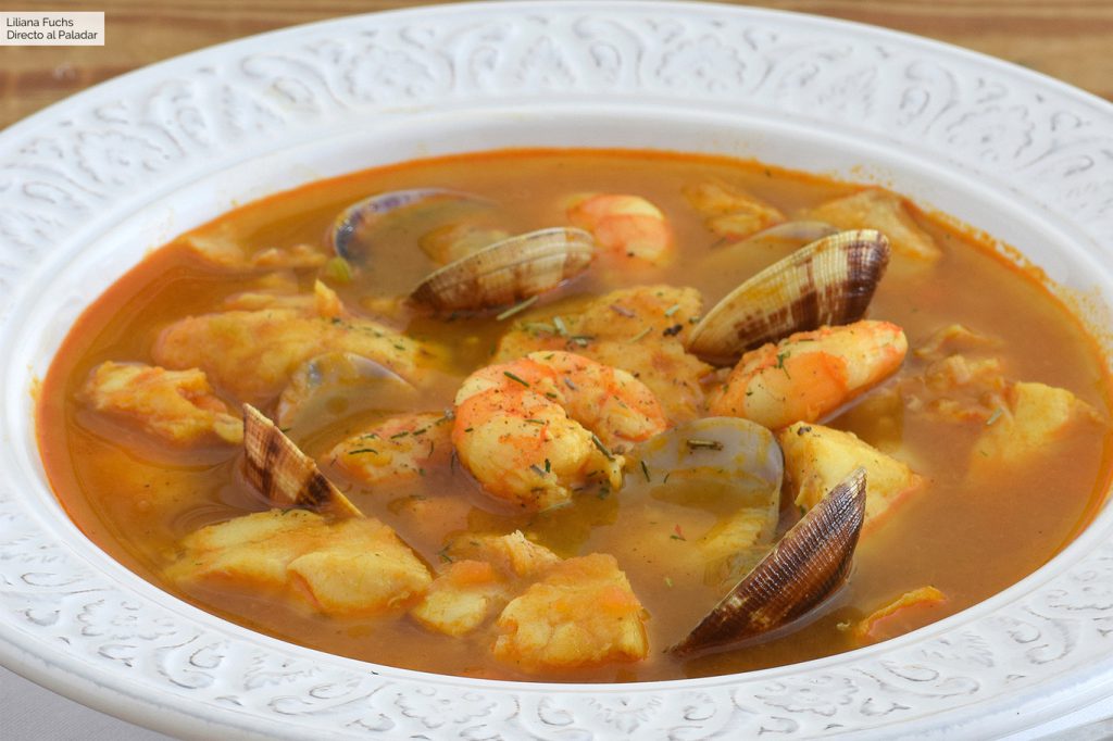 Sopa de pescado con vegetales y hierbas: receta saludable y deliciosa