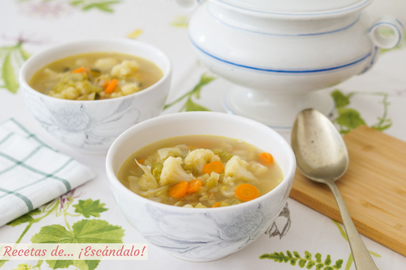 Sopa de pollo y verduras casera: receta fácil y reconfortante