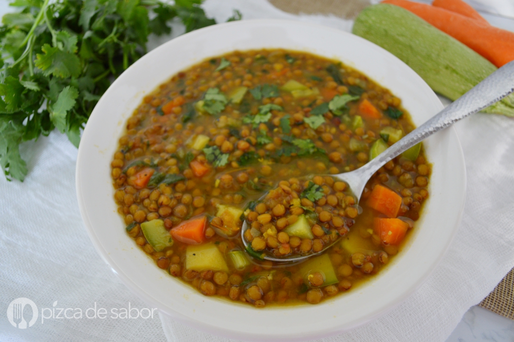 Sopa de lentejas con verduras y especias: receta deliciosa y saludable