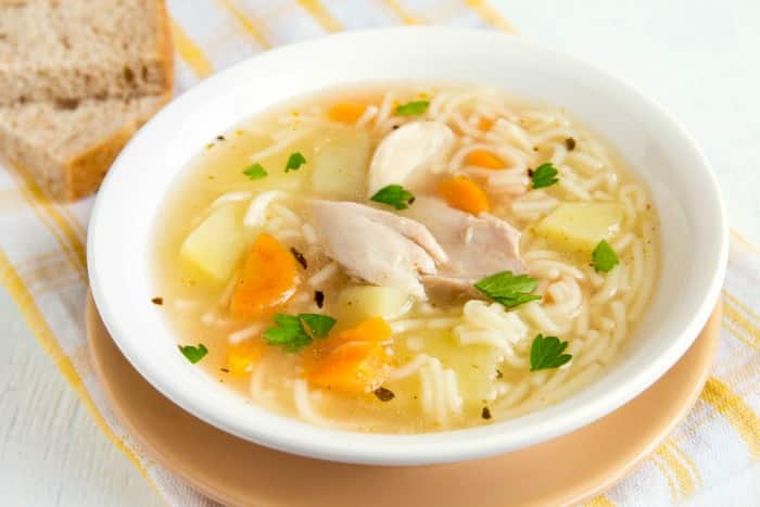 Sopa de pollo casera: una opción reconfortante y nutritiva