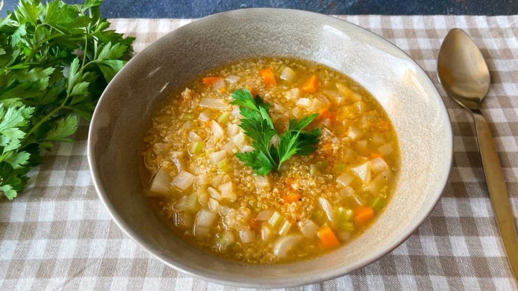 Sopa de quinoa y vegetales: una deliciosa receta saludable