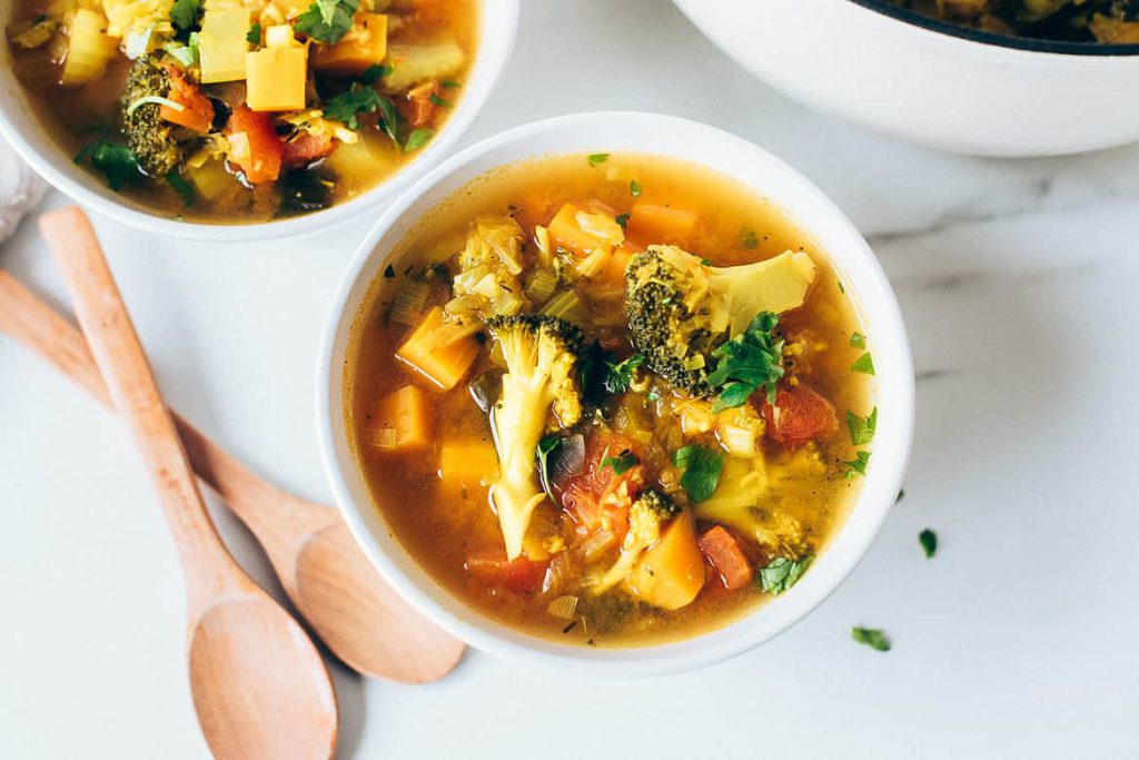 Sopa de verduras detox: receta saludable para purificar tu cuerpo