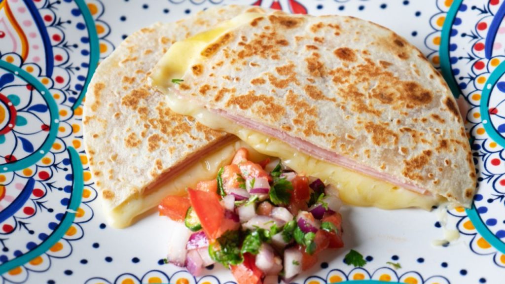 Tortilla de claras de huevo con espinacas y champiñones